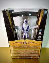 Load image into Gallery viewer, 2010 WWE Defining Moments Figure - “MACHO KING” RANDY SAVAGE (Wrestlemania VII)