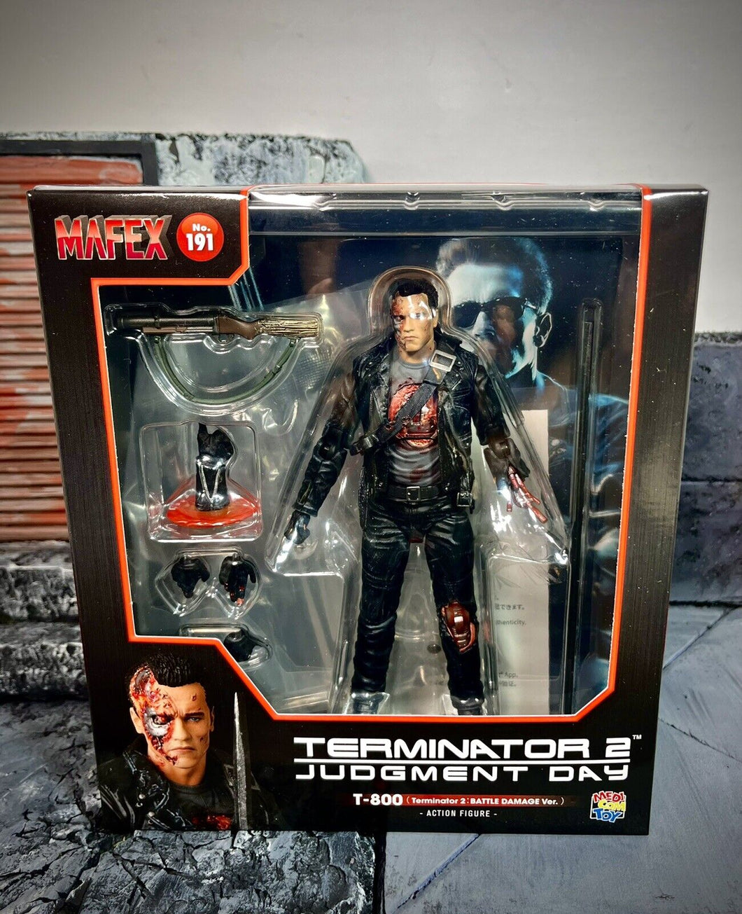 2023 Medicom Toy Mafex - T-800 (The Terminator : Battle Damage Ver.) No. 191