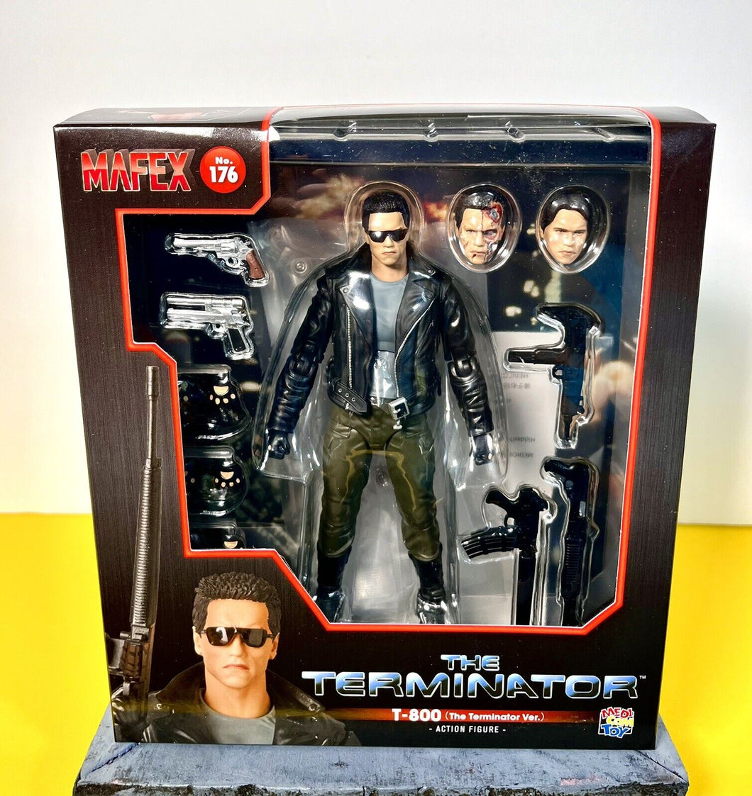 2022 Medicom Toy Mafex - T-800 (The Terminator Ver.) Action Figure No. 176