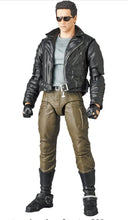 Load image into Gallery viewer, 2022 Medicom Toy Mafex - T-800 (The Terminator Ver.) Action Figure No. 176