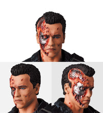 Load image into Gallery viewer, 2023 Medicom Toy Mafex - T-800 (The Terminator : Battle Damage Ver.) No. 191