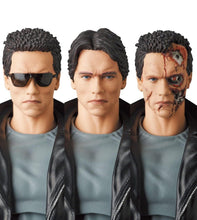 Load image into Gallery viewer, 2022 Medicom Toy Mafex - T-800 (The Terminator Ver.) Action Figure No. 176