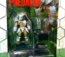 Load image into Gallery viewer, 2019 Mega Construx Pro Builders - Predator (1987 Movie) - PREDATOR Figure