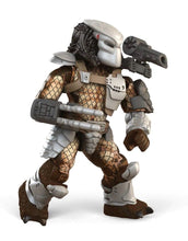 Load image into Gallery viewer, 2019 Mega Construx Pro Builders - Predator (1987 Movie) - PREDATOR Figure