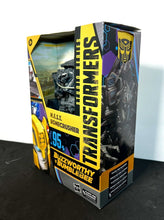 Load image into Gallery viewer, 2022 Hasbro Transformers Studio Series- Buzzworthy Bumblebee - NEST BONECRUSHER