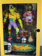 Load image into Gallery viewer, NECA 1:10 Scale Teenage Mutant Ninja Turtles Figure: GECKO WONDO