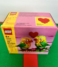 Load image into Gallery viewer, 2024 LEGO Seasonal: Valentine Lovebirds (#40522) 298pcs